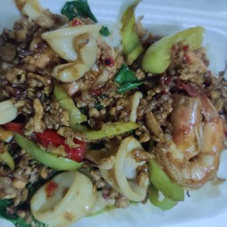 ข้าวกระเพรารวมมิตร ( กล่อง )