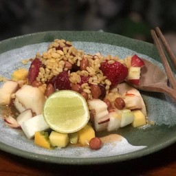 ยำผลไม้รวม ขนมจีนน้ำเงี้ยว ครัวคุณเต้พระรามสอง