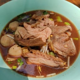 ก๋วยเตี๋ยวป้าต้อยบ้านสวน