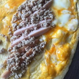 โตเกียวไข่ไก่ใส้กรอกหมูสับ