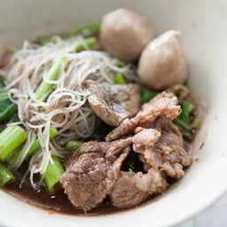 ย.ยักษ์ใหญ่ก๋วยเตี๋ยวเรืออยุธยาแท้