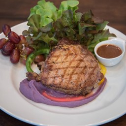 สเต็กเนื้อ Rib Eye KU ซอสไวน์แดง