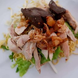 เจี๊ยบก๋วยเตี๋ยวไก่ตุ๋น