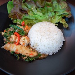 ข้าวผัดกะเพราทะเล