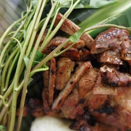 ข้าวเหนียวคอหมูย่าง ไส้ย่าง บุญลือ