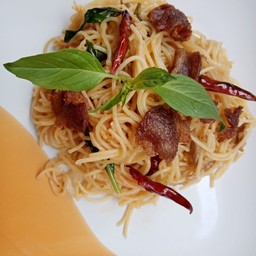 ร้านผัดไทแม่ผู้ใหญ่ by อยู่อยุธยา