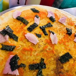 ซอสพิซซ่า + เบคอน + ไข่กุ้ง + สาหร่ายแผ่น