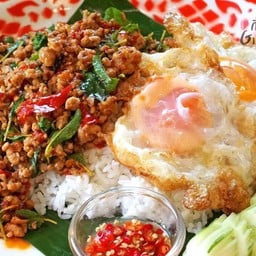 วัยรุ่น กะเพราถาด