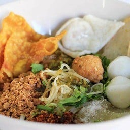 ก๋วยเตี๋ยวลูกชิ้นปลาเสี่ยแหนม
