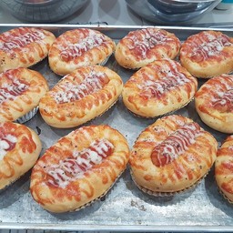 ขนมปังไส้กรอกพิซซ่า-Dlm