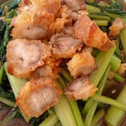 คะน้าหมูกรอบ