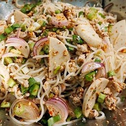 ลาบขนมจีนกุ้ง+ไก่ยอ+ปลาหมึก