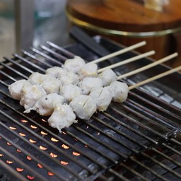 ลูกชิ้นหมูปิ้ง