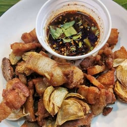 สามชั้นทอดกระเทียม