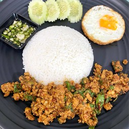 ข้าวกระเพราไก่ ไข่ดาว 
