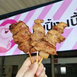 หมูปิ้ง เนื้อย่าง หลังมอหอการค้า มหาวิทยาลัยหอการค้าไทย