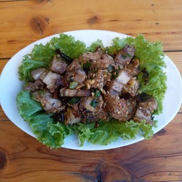 หมูกรอบคั่วพริกเกลือ