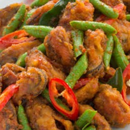 ข้าวผัดพริกแกงหอยแมงภู่ชิลี