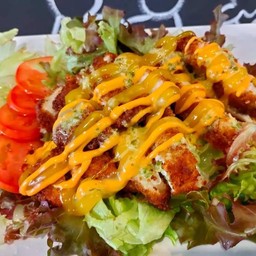 สลัดไก่กรอบจี๊ดจ๊าด