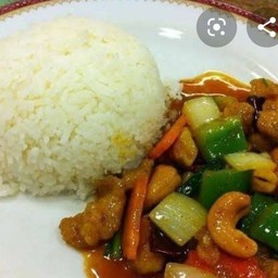 ข้าวไก่ผัดเม็ดมะม่วงหิมพานต์