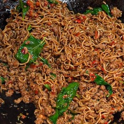 มาม่าหมูสับผัดกระเพรา (อร่อยไม่จำเจ)