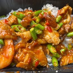 ข้าวราดผัดพริกแกงรวมมิตร