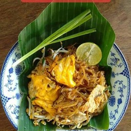 ผัดไทยแมนโร่