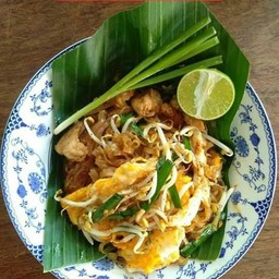 หมี่ผัดโคราชแมนโร่