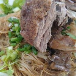 เส้นเล็กแห้งเป็ดตุ๋น
