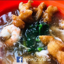 ราดหน้า เส้นใหญ่ ทะเล