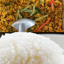 Rice With Stir Fried Yellow Curry Paste With Chicken