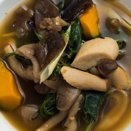 S9 - แกงเห็ดสามอย่าง