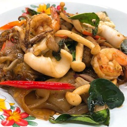 เส้นใหญ่ผัดขี้เมา