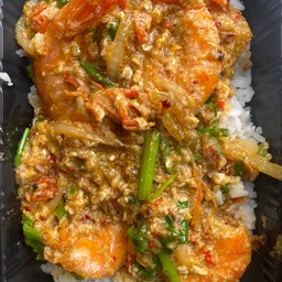 ข้าวราดผัดผงกะหรี่กุ้ง
