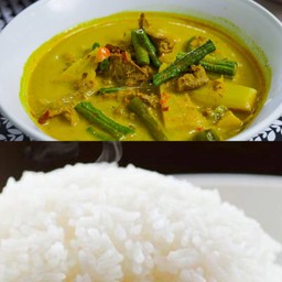 Curry Rice with Coconut Milk and Beef