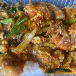 ข้าวราดผัดผงกะหรี่รวมมิตร