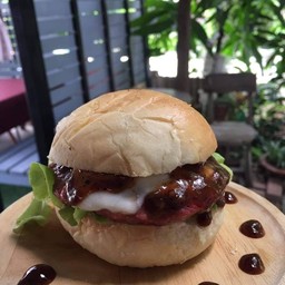 เบอร์เกอร์โฮมเมด เนื้ิอชีส