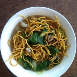 ราดหน้าหมี่กรอบแมนโร่
