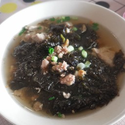 ต้มจืดสาหร่ายหมูสับ