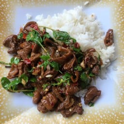 ข้าวกะเพราไส้พะโล้