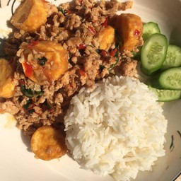 ข้าว+เต้าหู้กะเพราหมูสับ