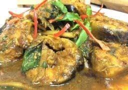 ปลาดุกผัดพริกแกงใต้ราดข้าว..หร่อยแรง