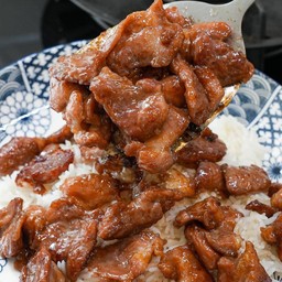 ข้าวราดผัดน้ำมันหอย