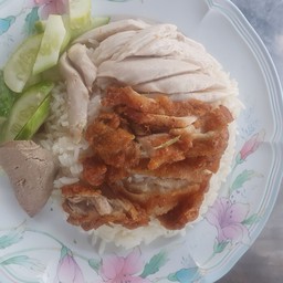ข้าวมันไก่ต้ม ผสมไก่ทอด
