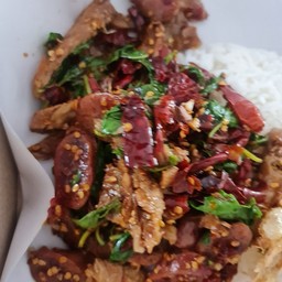 ข้าวกะเพรากุนเชียงล้วนๆ