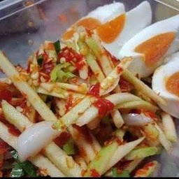 ยำมะม่วงไข่เค็ม