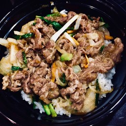 ข้าวหน้าเนื้อโคขุนผัดซีอิ๊ว