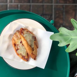 บาแก็ตแฮมเซอสมะเขือเทศชีส