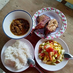 ร้านมีดี ส้มตำ ไก่อบโอ่งสมุนไพร