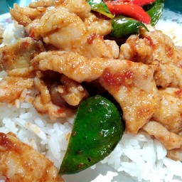 หมูผัดพริกแกง